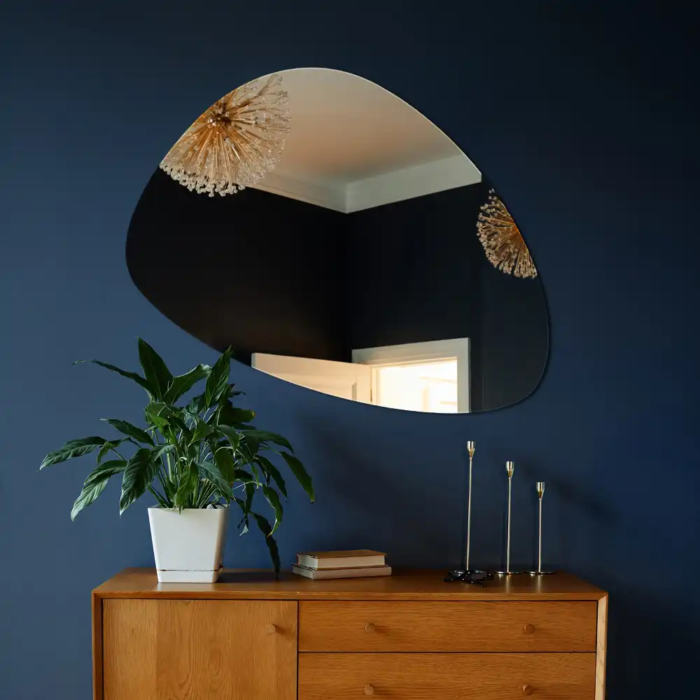 Organic egg-shaped mirror