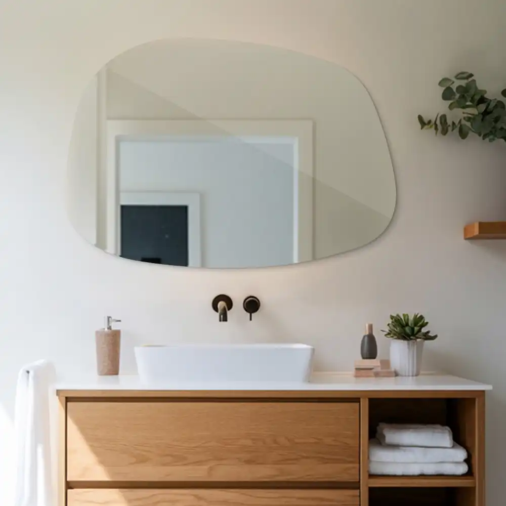 Organic mirror with a sophisticated shape