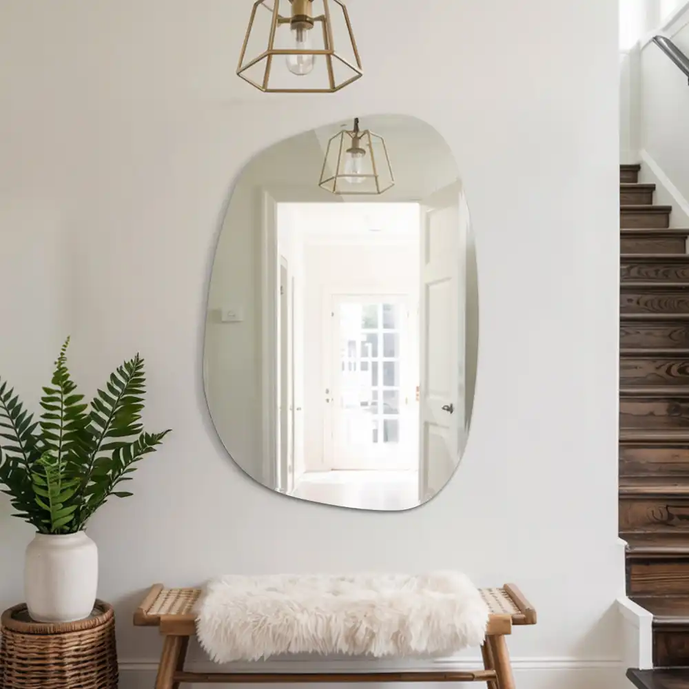 Organic mirror with a sophisticated shape