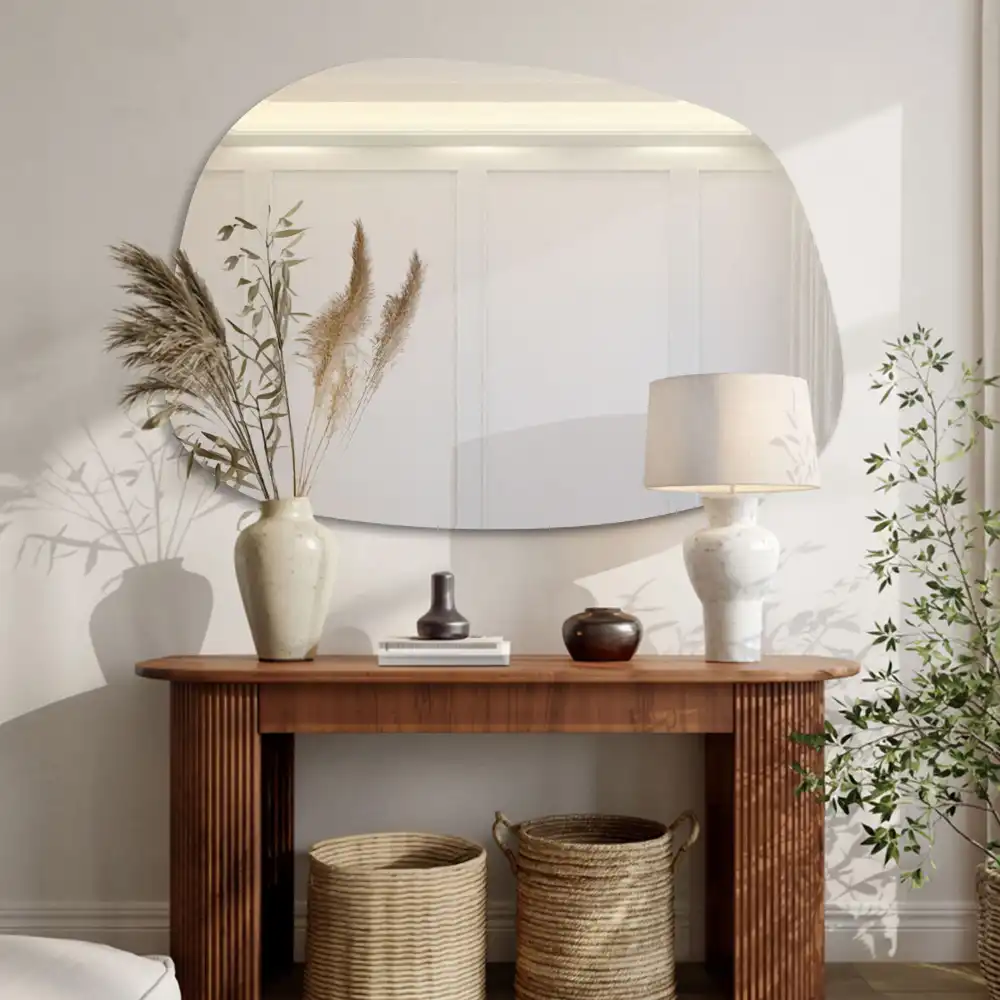 Organic mirror with a sophisticated shape