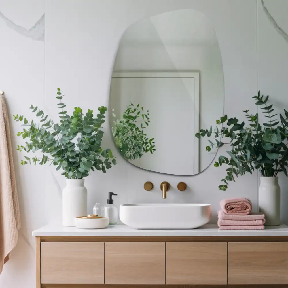 Organic mirror with a sophisticated shape