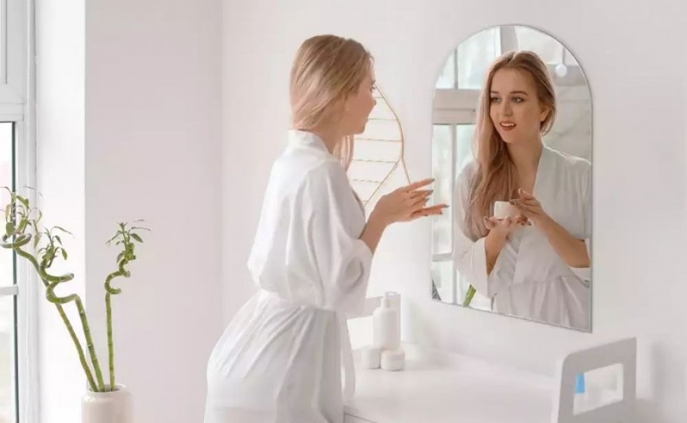 mirror over dressing table